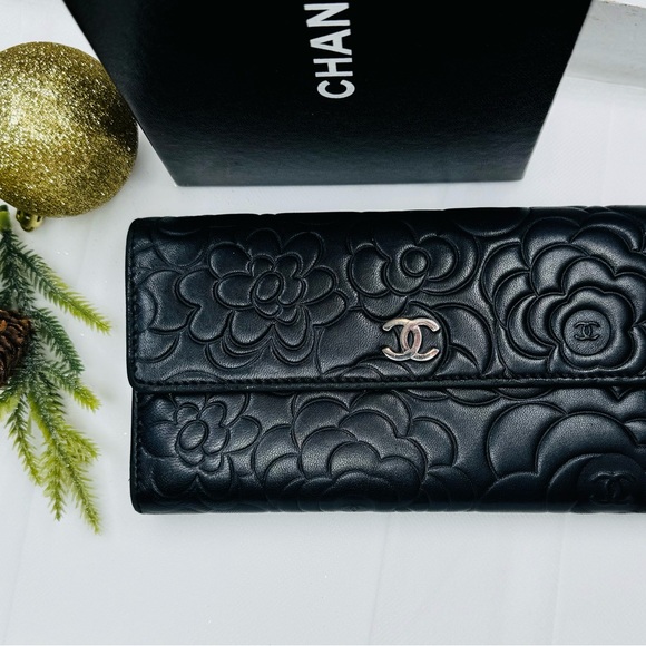 CHANEL 
Caviar Camellia Embossed Flap Wallet Black - Picture 6 of 14